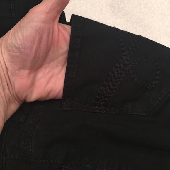 Riders Black size 6 capris embroidered pockets zippered button 5 pockets - Picture 5 of 10